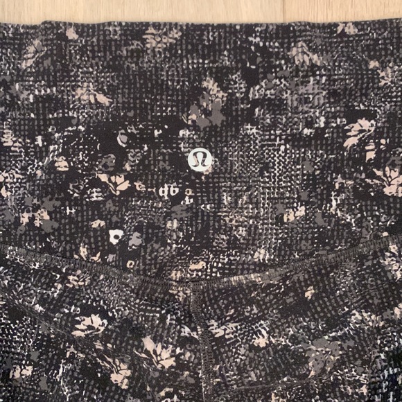 Lululemon Black Patterned Align Leggings - Picture 3 of 5